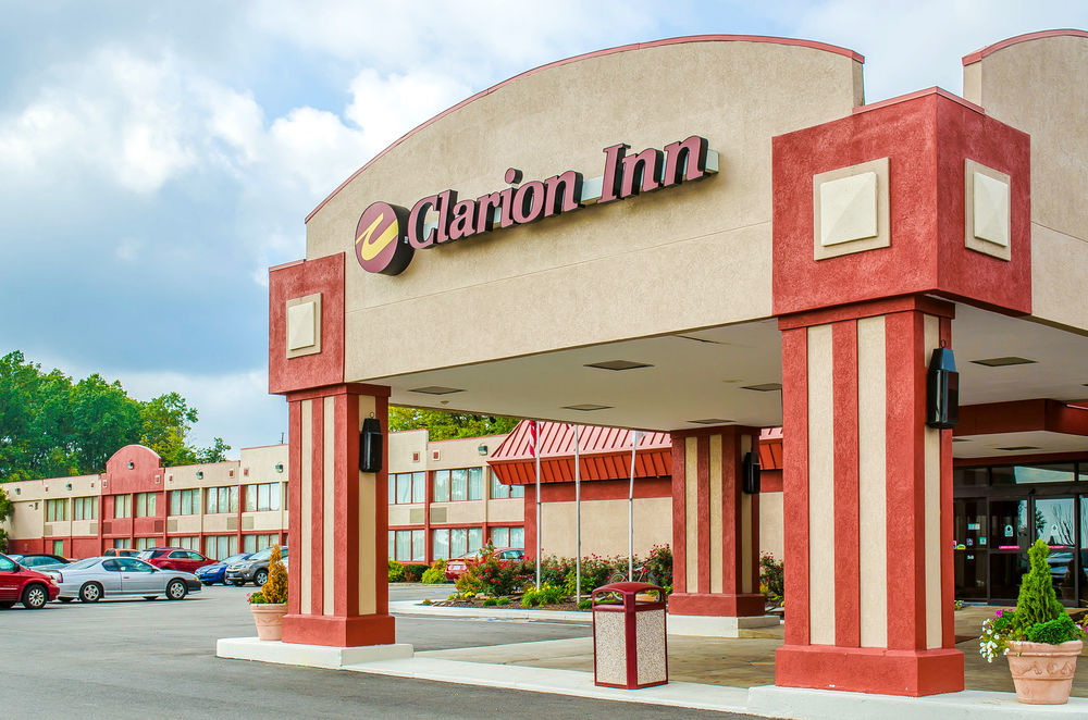 Norwood Inn Hudson Exterior photo